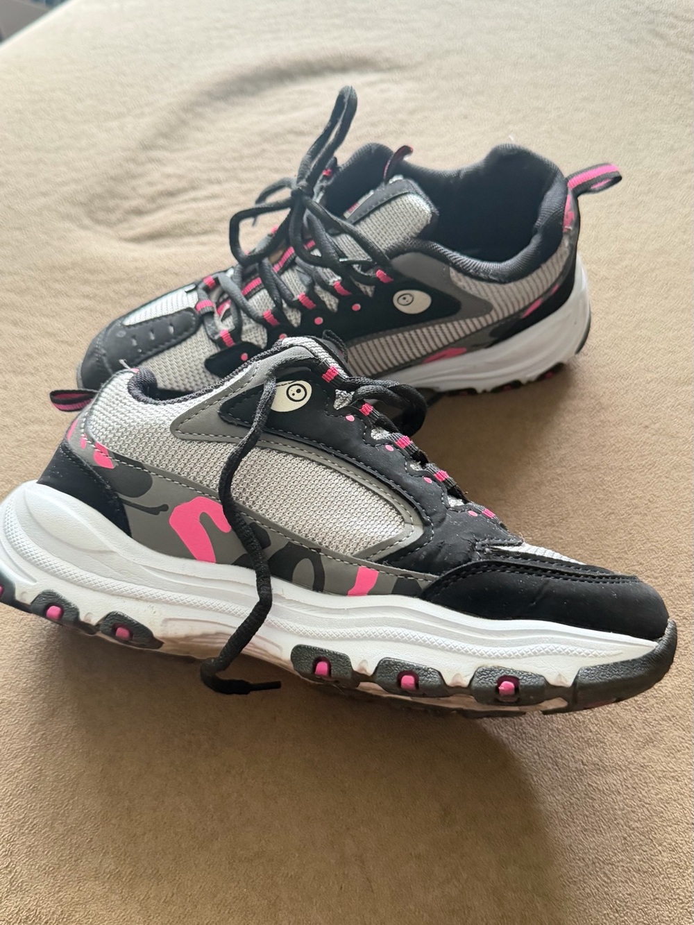 Apple Women's Black, Gray & Pink Athletic Sneaker size 5 - Picture 7 of 9